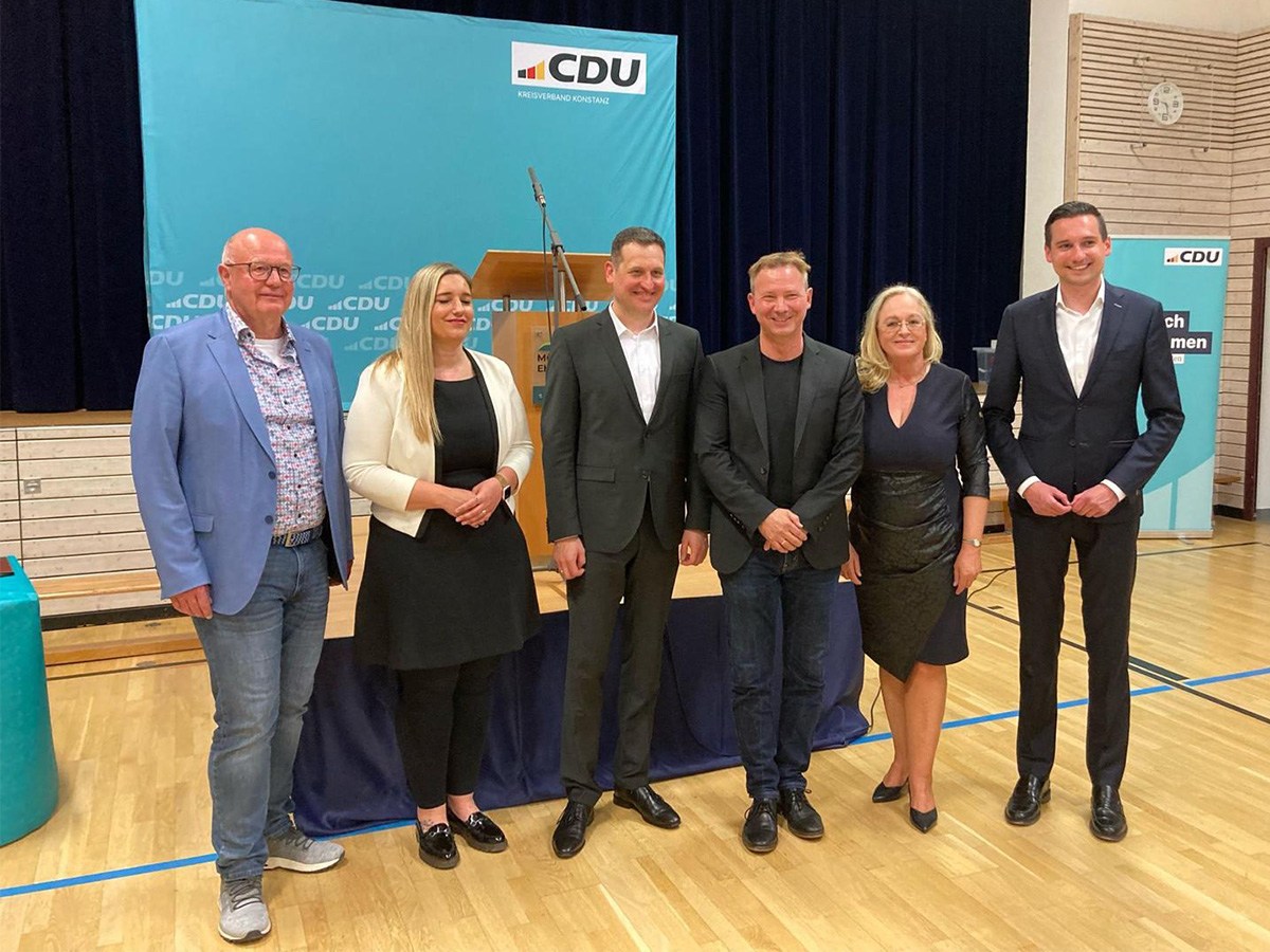 Foto nach der Nominierung zum CDU-Kandidaten für die Landtagswahl mit Christoph Stetter, seiner Zweitkandidatin und weiteren Personen